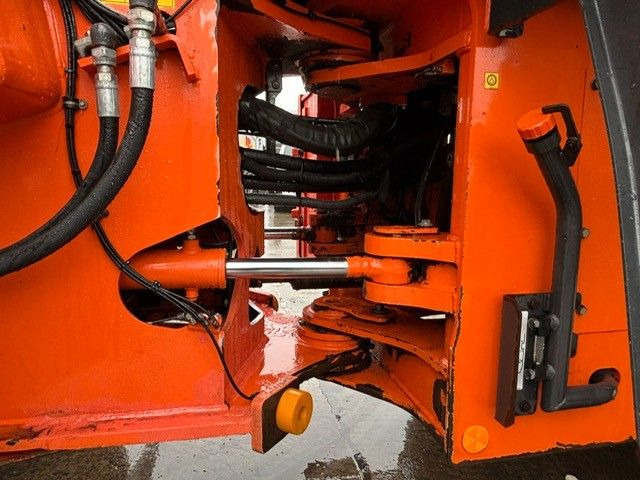 Chargeuse sur pneus Hitachi ZW220-6. Hochkippschaufel. Wage.