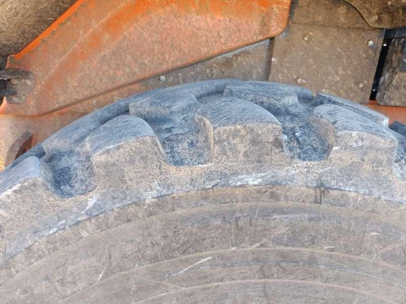 Chargeuse sur pneus Hitachi ZW220-7