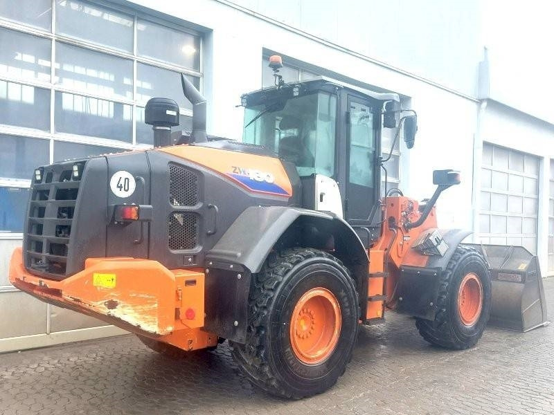 Chargeuse sur pneus Hitachi ZW 180-6