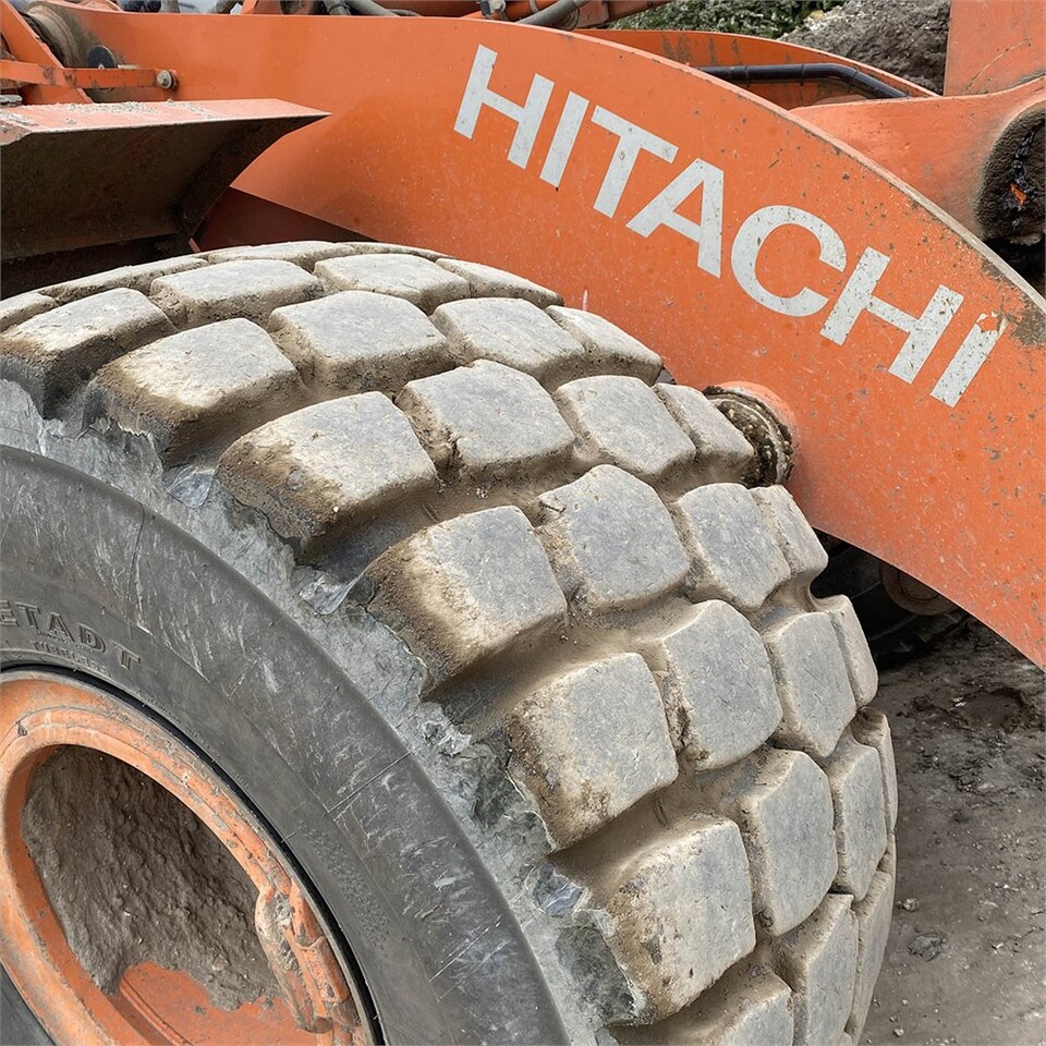 Chargeuse sur pneus Hitachi ZW 220 - 5B