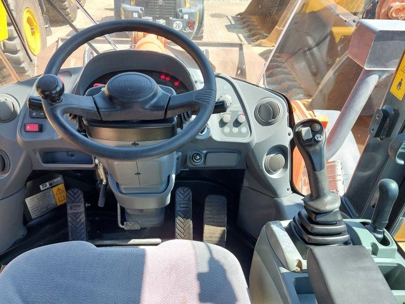 Chargeuse sur pneus Hitachi ZW 250-6