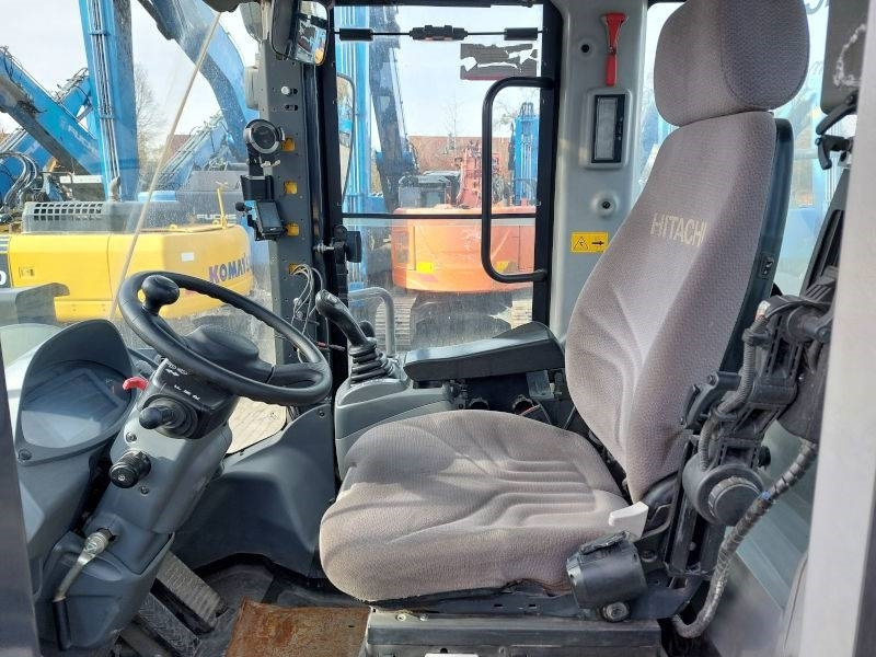 Chargeuse sur pneus Hitachi ZW 250-6