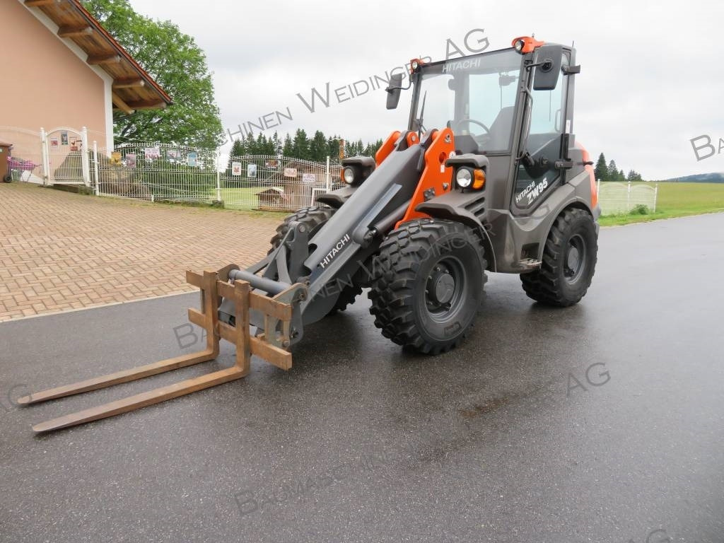 Chargeuse sur pneus Hitachi ZW 95