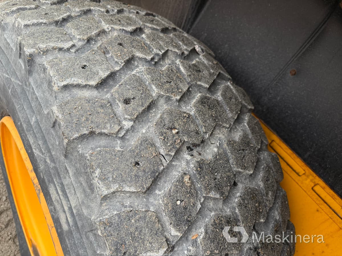 Chargeuse sur pneus Hjullastare JCB 413S