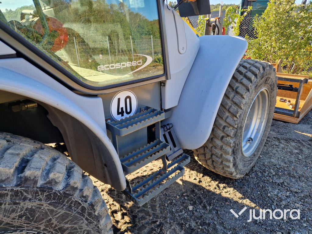 Chargeuse sur pneus Hjullastare - Kramer, 8115