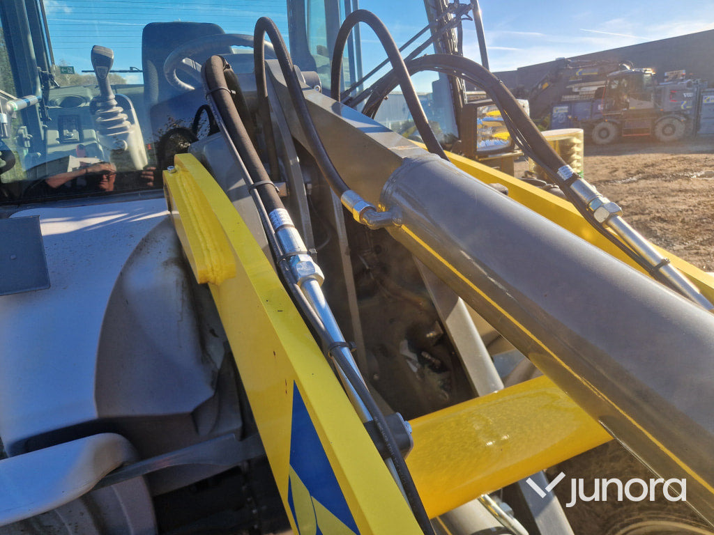 Chargeuse sur pneus Hjullastare - Kramer, 8115