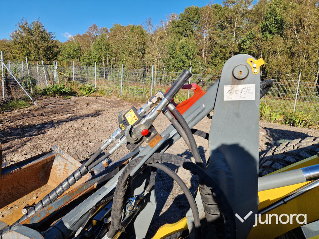 Chargeuse sur pneus Hjullastare - Kramer, 8115