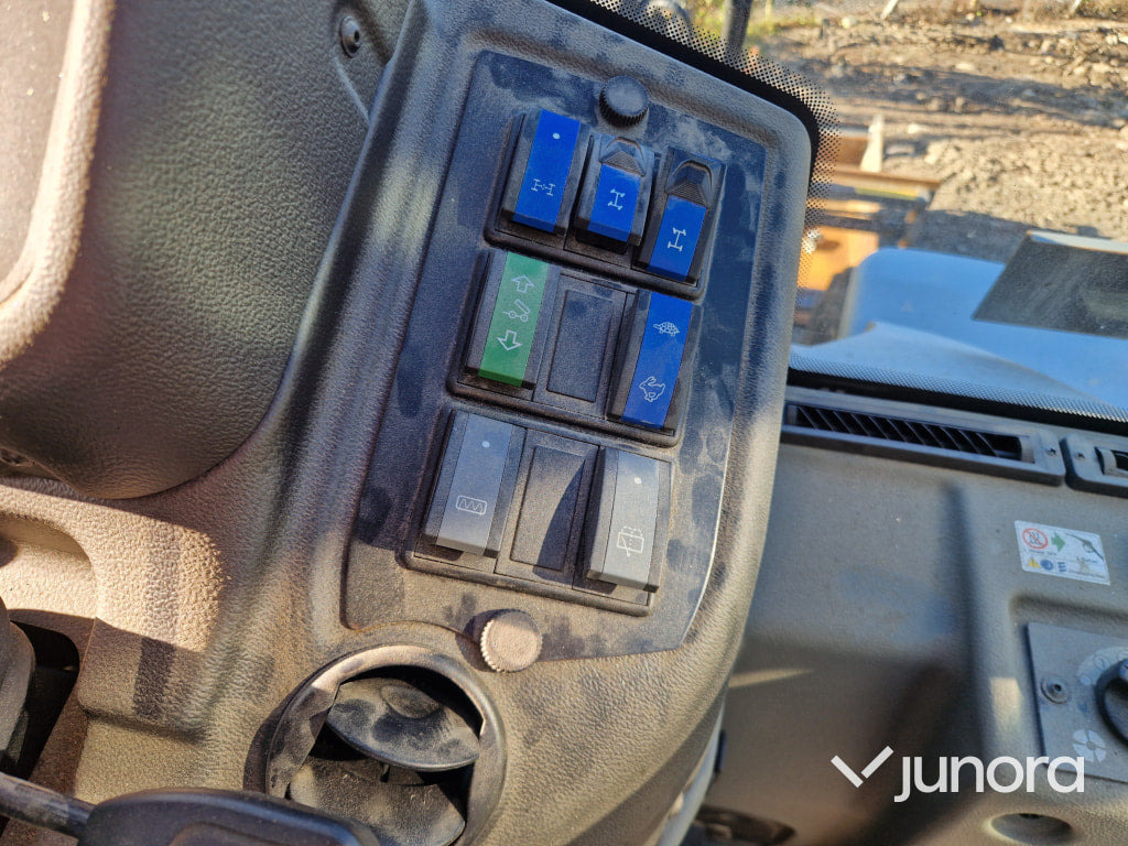 Chargeuse sur pneus Hjullastare - Kramer, 8115