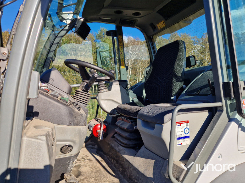 Chargeuse sur pneus Hjullastare - Kramer, 8115