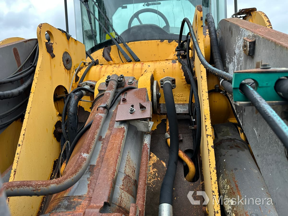 Chargeuse sur pneus Hjullastare Volvo L120F