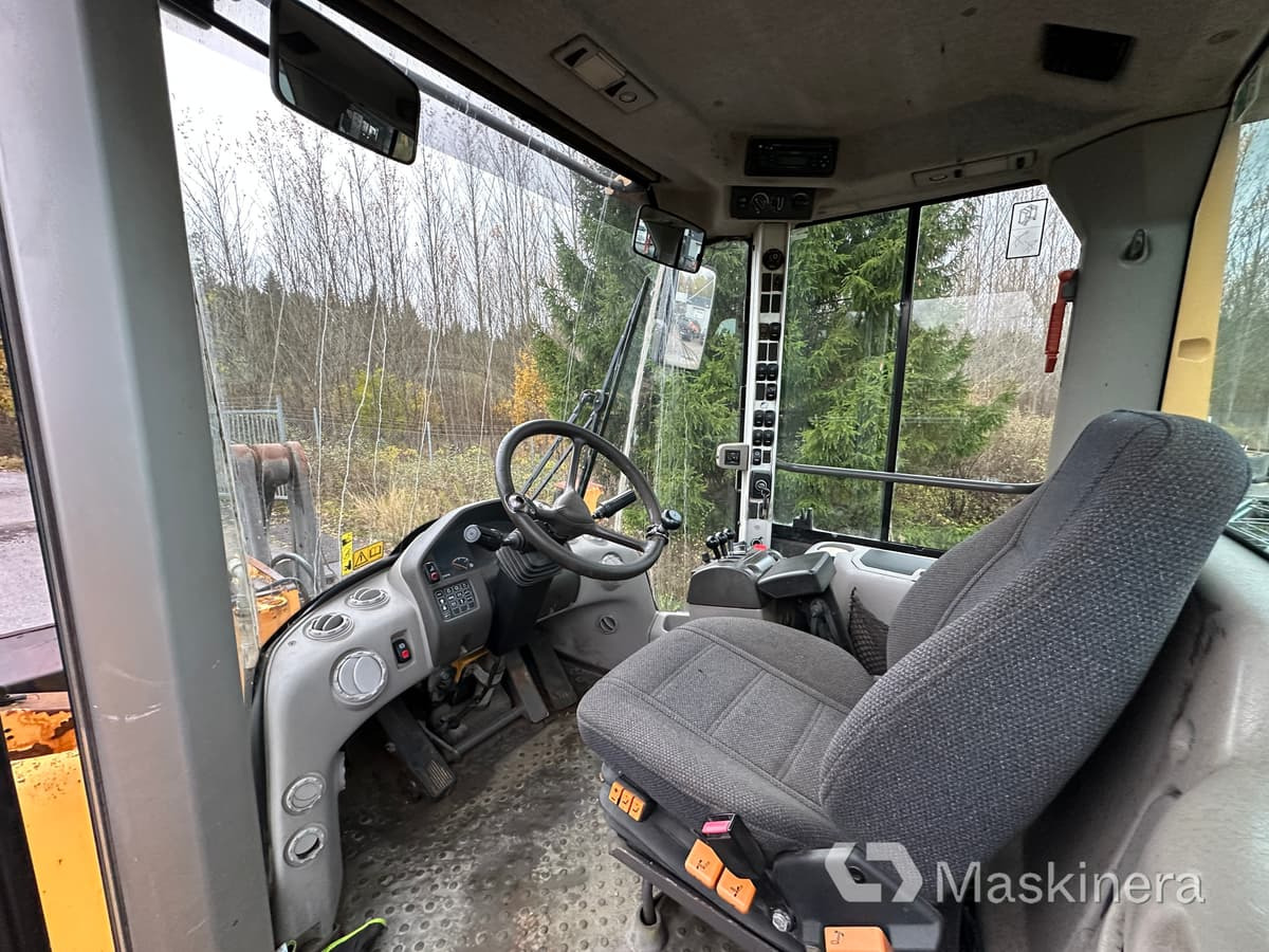 Chargeuse sur pneus Hjullastare Volvo L120F