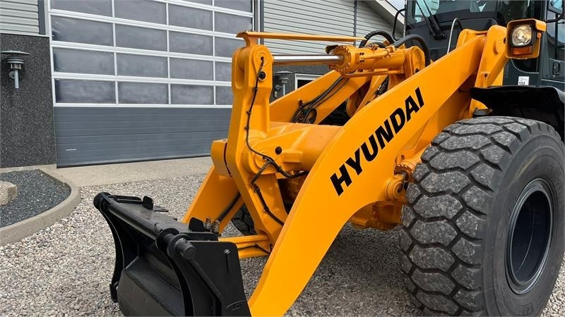 Chargeuse sur pneus Hyundai 757-9A XTD med lang-arm. En-ejeres maskine med Loc