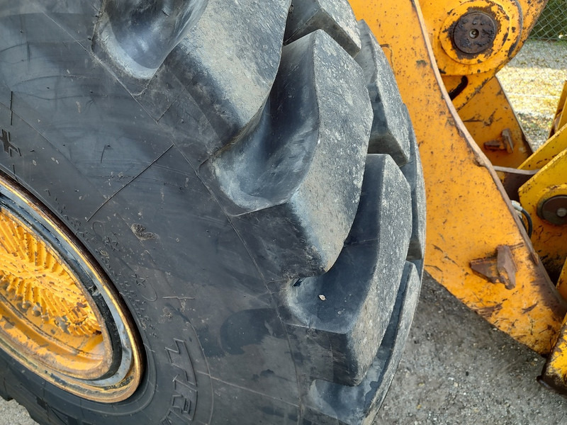 Chargeuse sur pneus Hyundai HL35