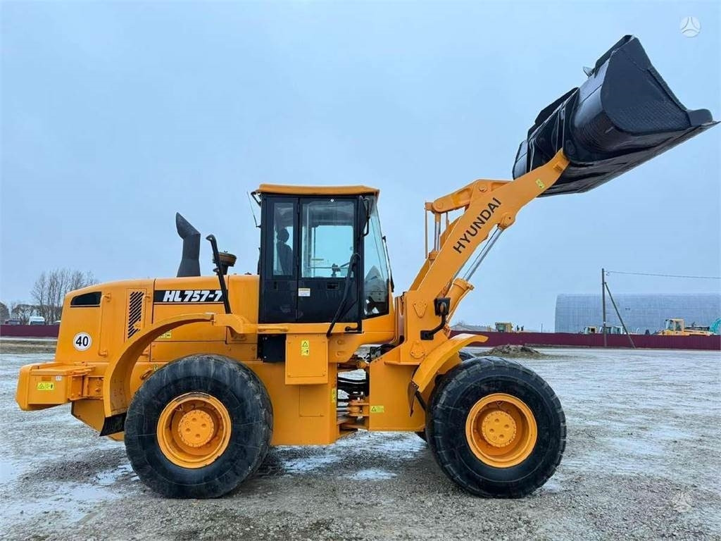 Chargeuse sur pneus Hyundai HL757-7, third line