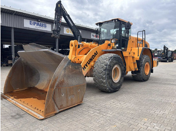 Chargeuse sur pneus  Hyundai HL975