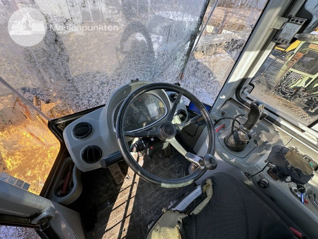 Chargeuse sur pneus Hyundai HL 730 TM-7