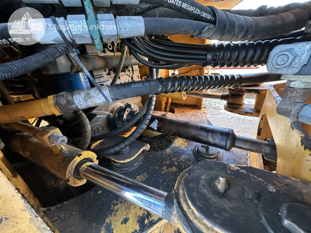 Chargeuse sur pneus Hyundai HL 730 TM-7