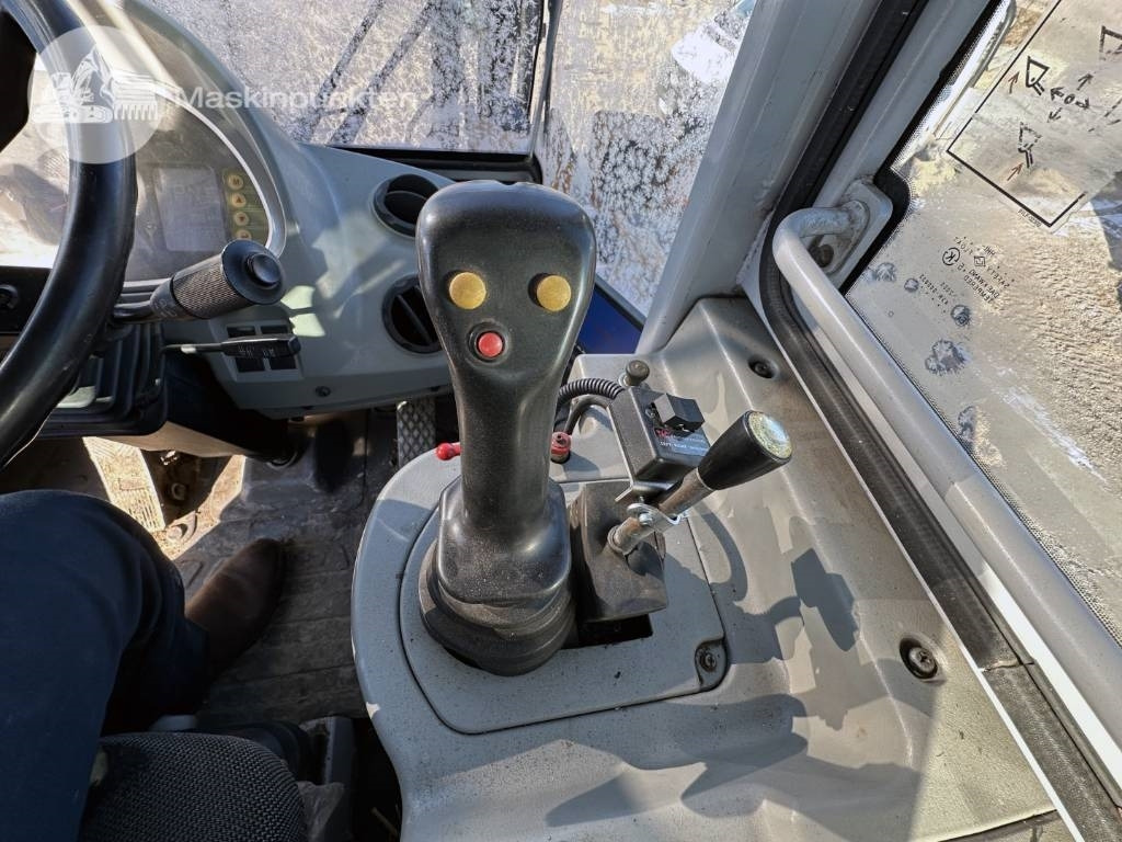 Chargeuse sur pneus Hyundai HL 730 TM-7