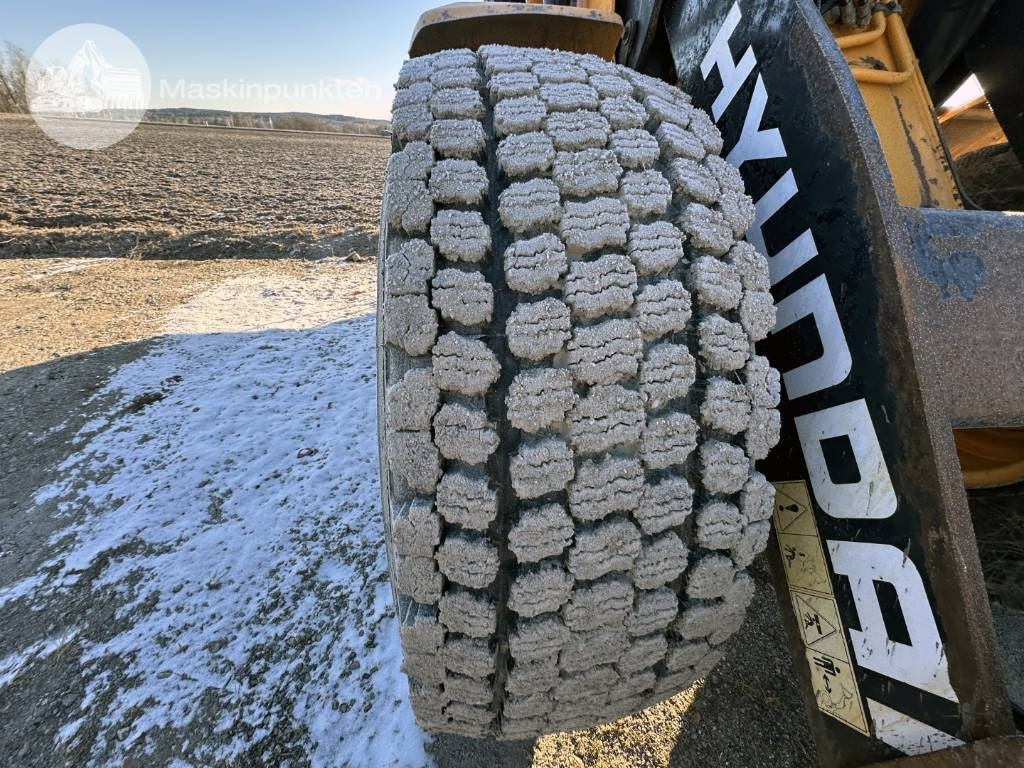 Chargeuse sur pneus Hyundai HL 730 TM-7