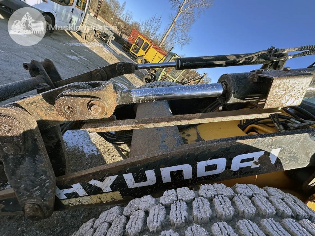 Chargeuse sur pneus Hyundai HL 730 TM-7