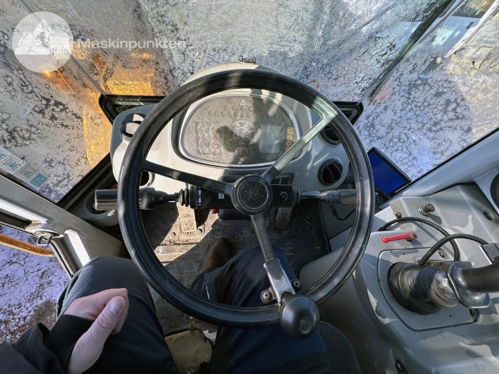 Chargeuse sur pneus Hyundai HL 730 TM-7