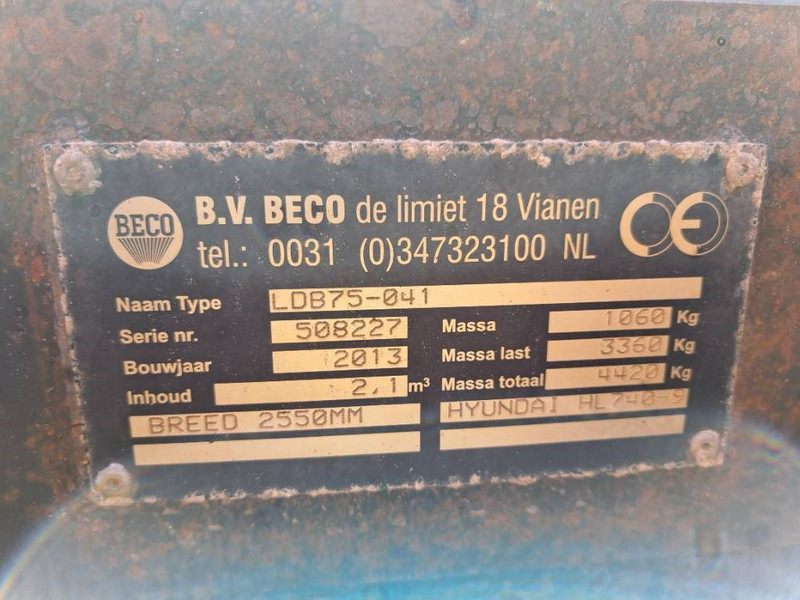 Chargeuse sur pneus Hyundai HL 740 XTD-9