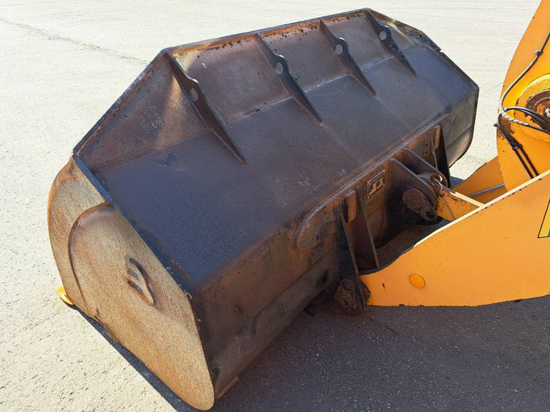 Chargeuse sur pneus Hyundai HL 740 XTD-9