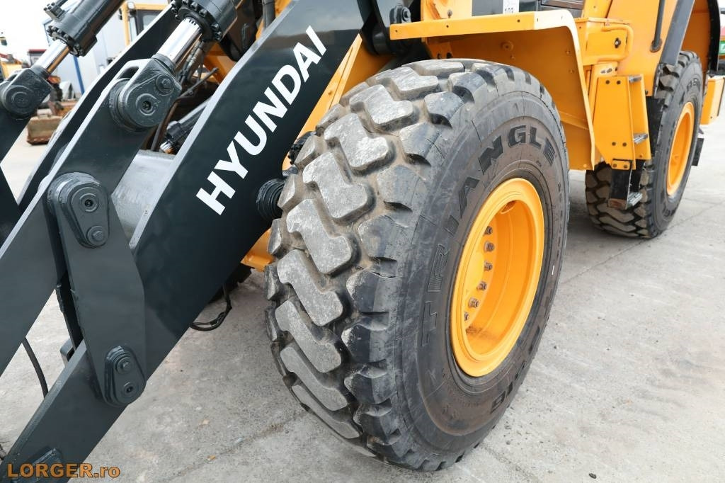 Chargeuse sur pneus Hyundai HL 955 A