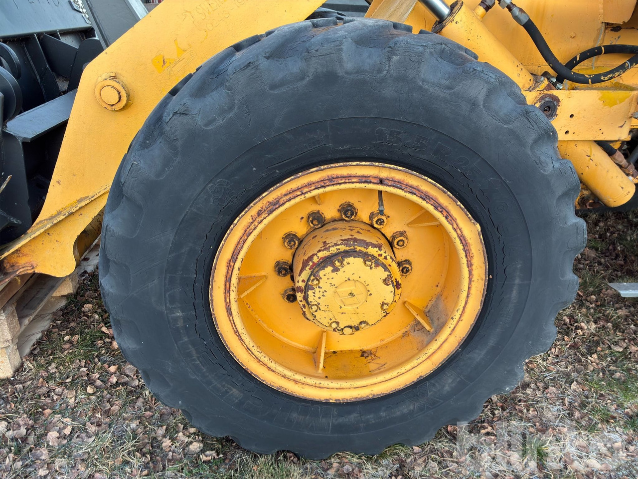 Chargeuse sur pneus IH intarnational 30 Huff