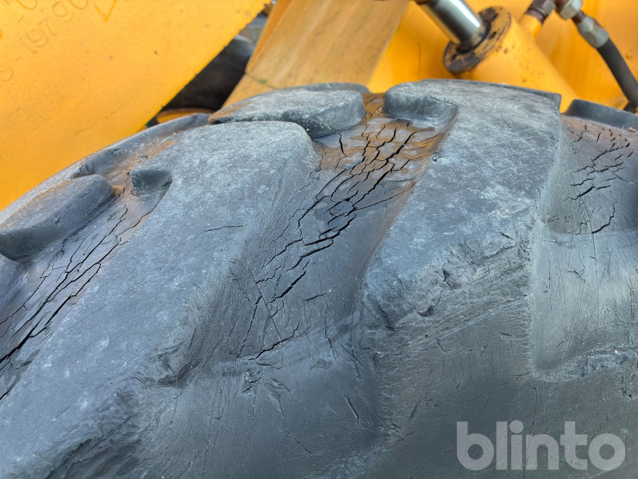 Chargeuse sur pneus IH intarnational 30 Huff