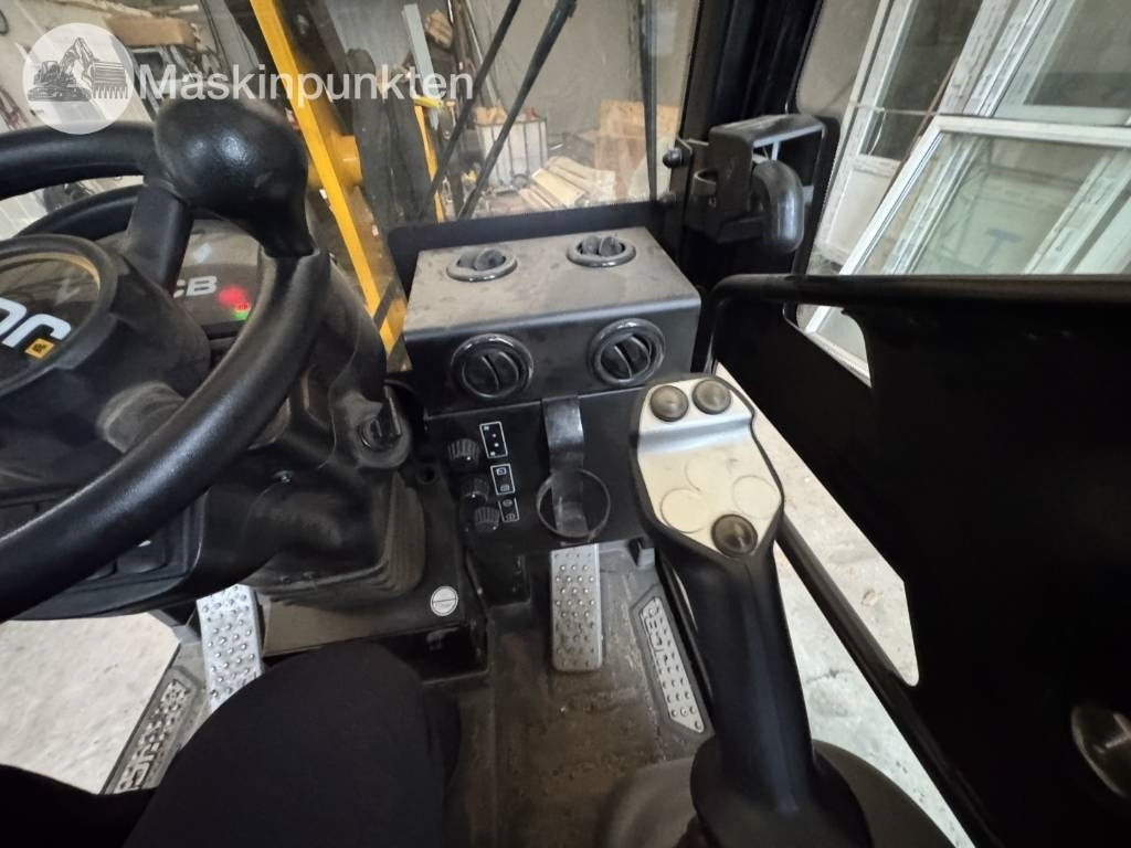 Chargeuse sur pneus JCB 403