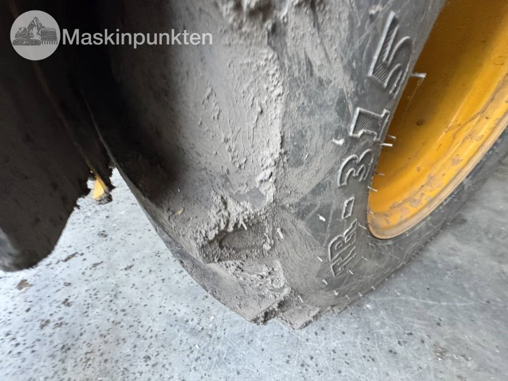 Chargeuse sur pneus JCB 403