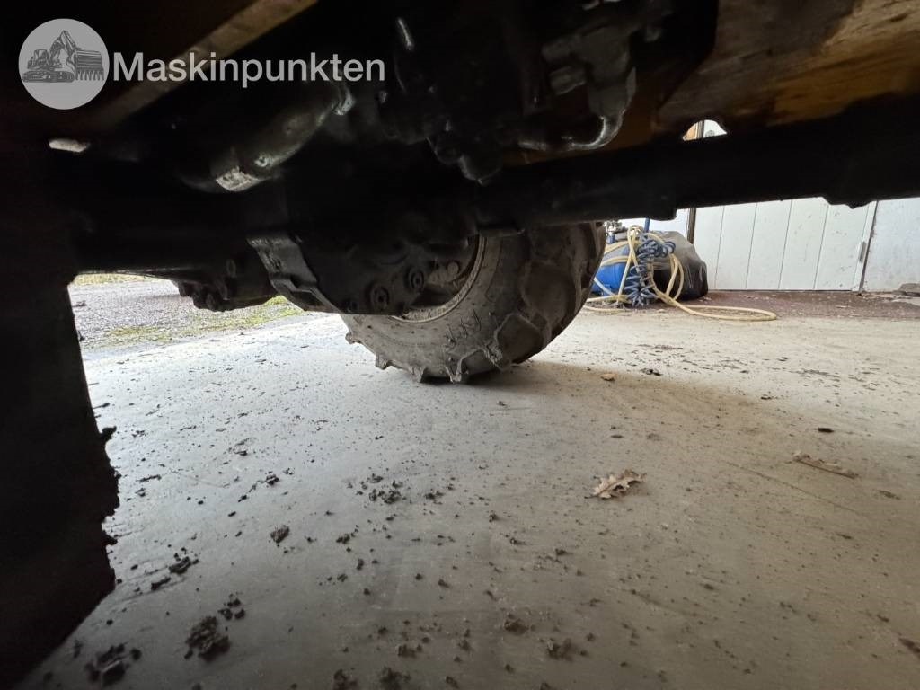 Chargeuse sur pneus JCB 403