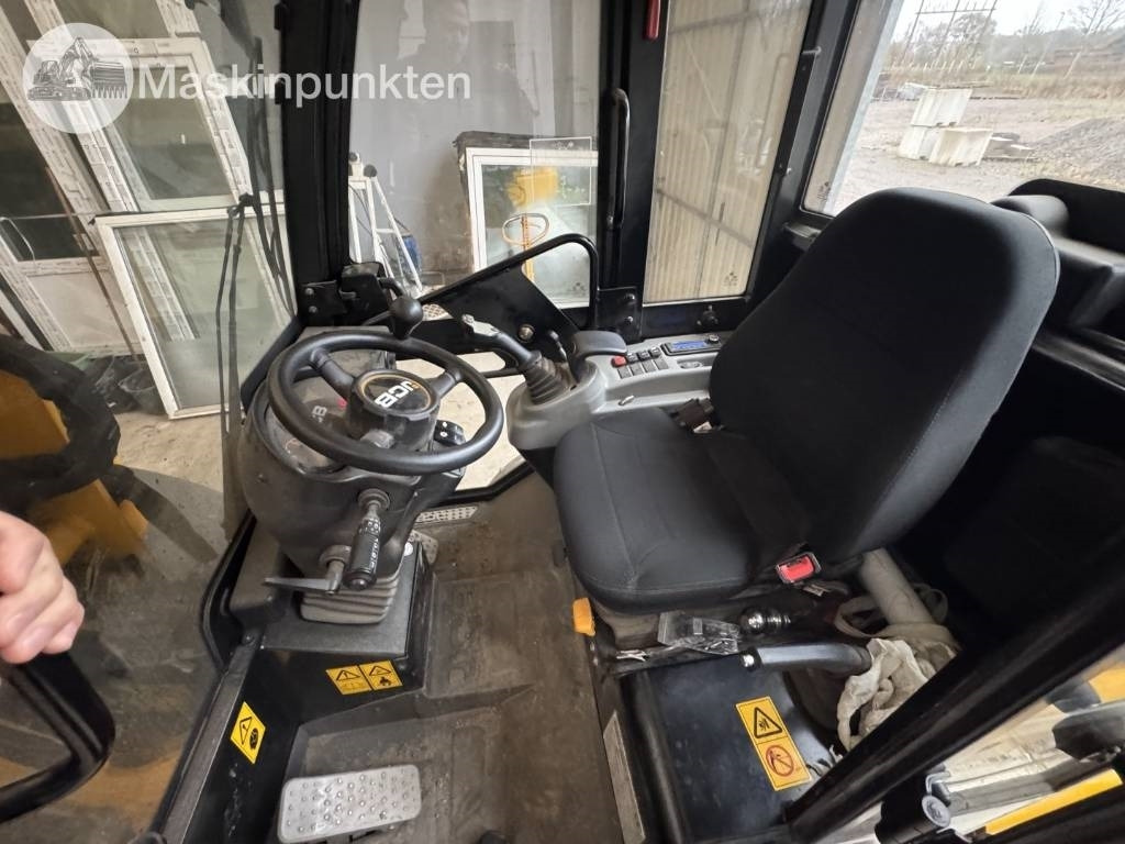 Chargeuse sur pneus JCB 403