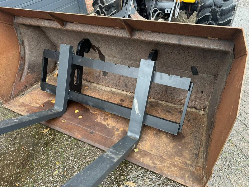 Chargeuse sur pneus JCB 406