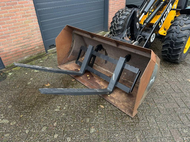 Chargeuse sur pneus JCB 406