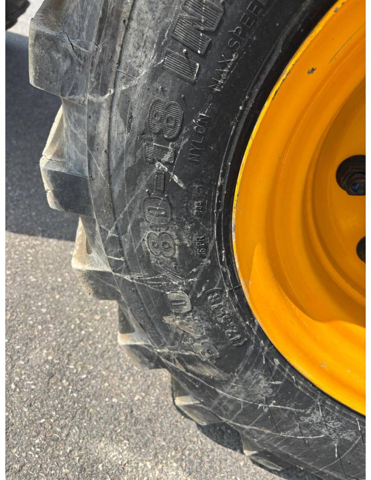Chargeuse sur pneus JCB 407