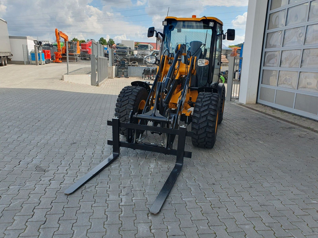Chargeuse sur pneus JCB 407 SV / Neufahrzeug / Gabel
