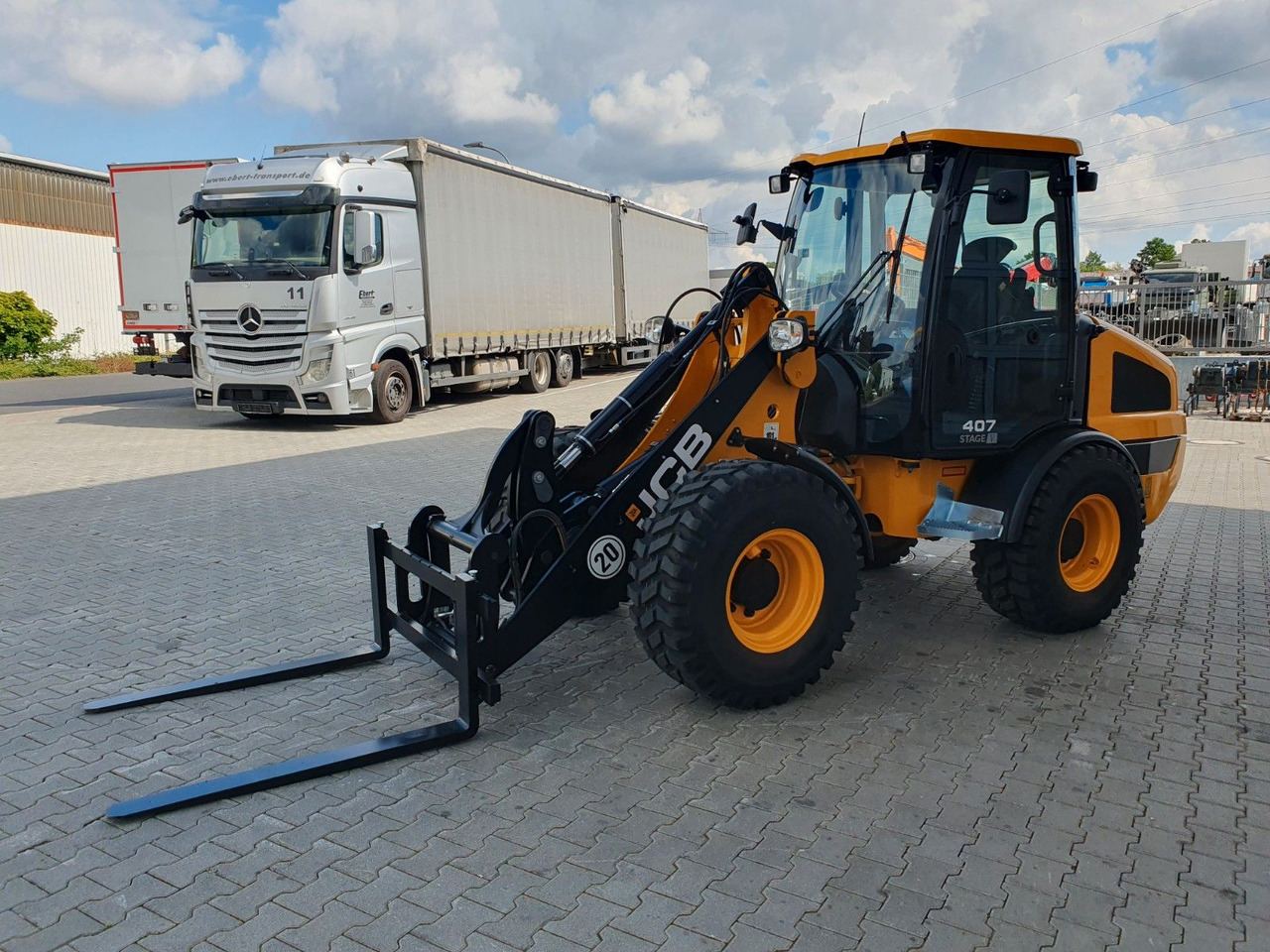 Chargeuse sur pneus JCB 407 SV / Neufahrzeug / Gabel