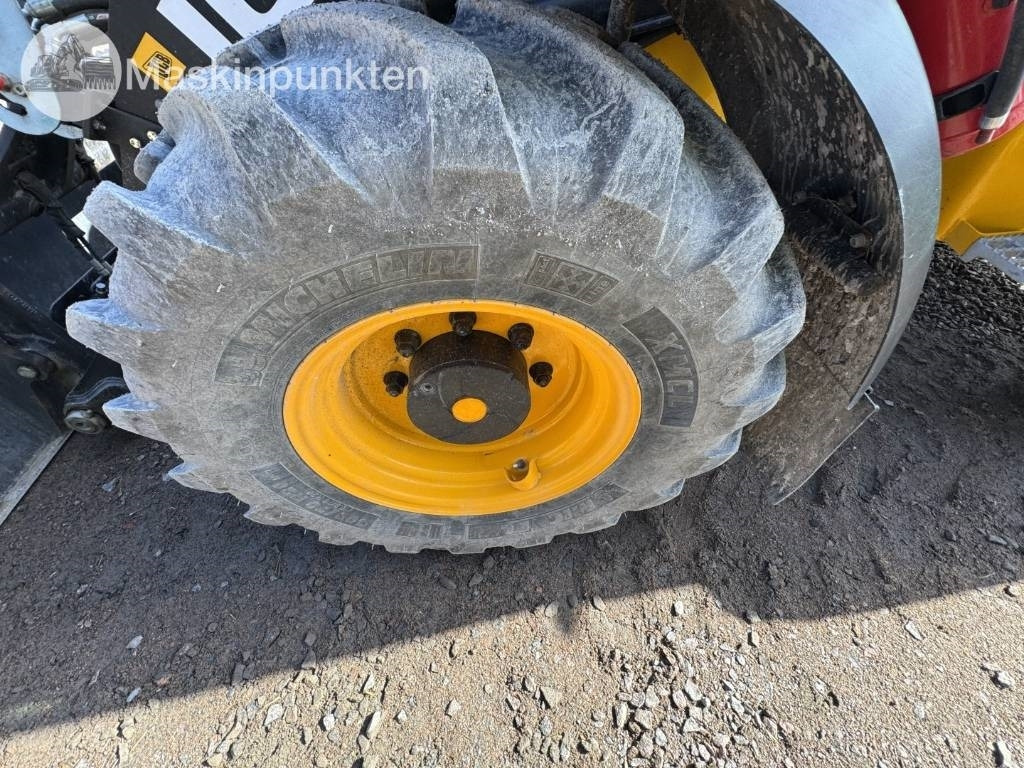 Chargeuse sur pneus JCB 409
