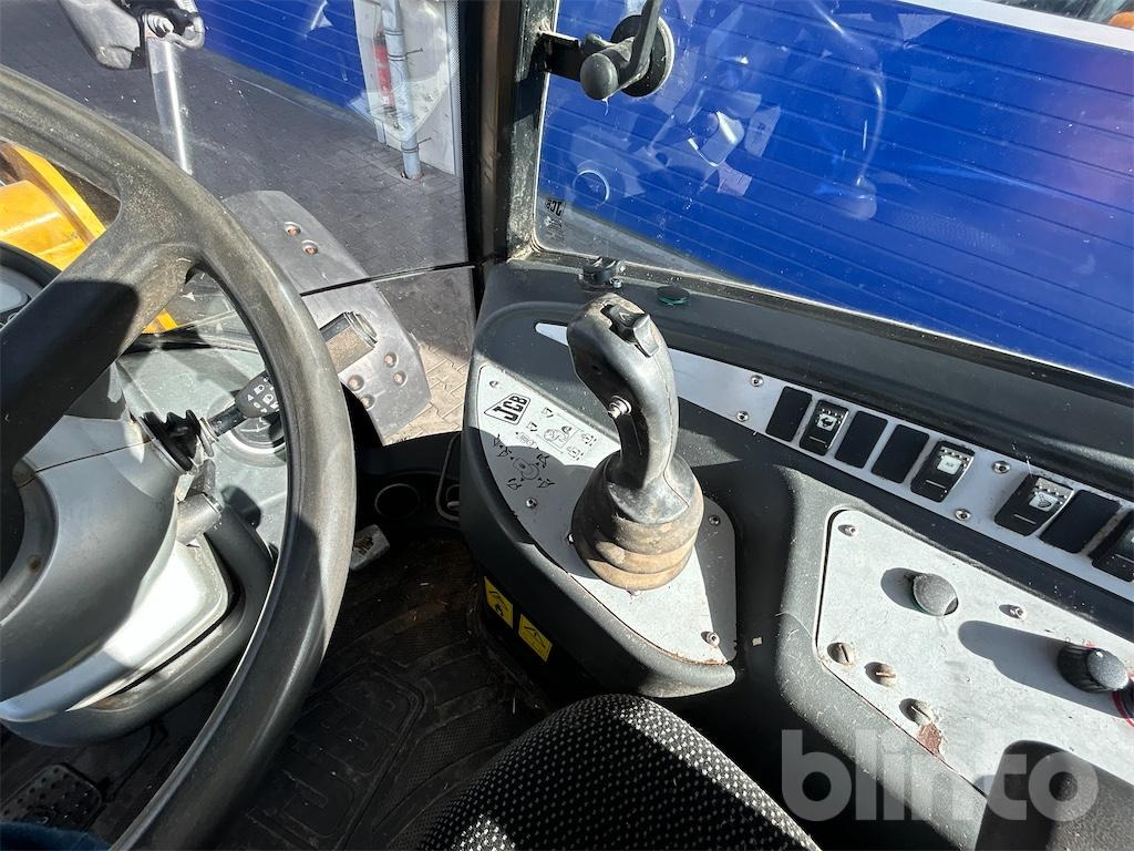 Chargeuse sur pneus JCB 409 (2010)