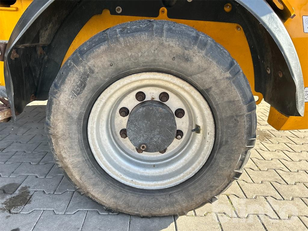 Chargeuse sur pneus JCB 409 (2010)