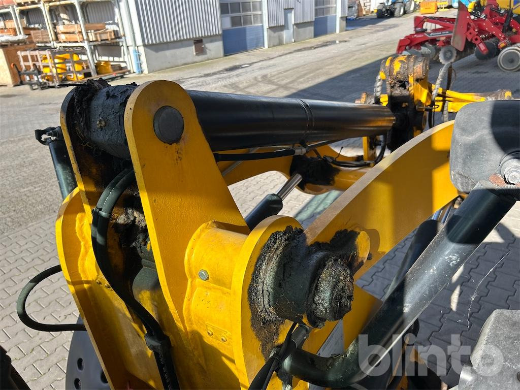 Chargeuse sur pneus JCB 409 (2010)