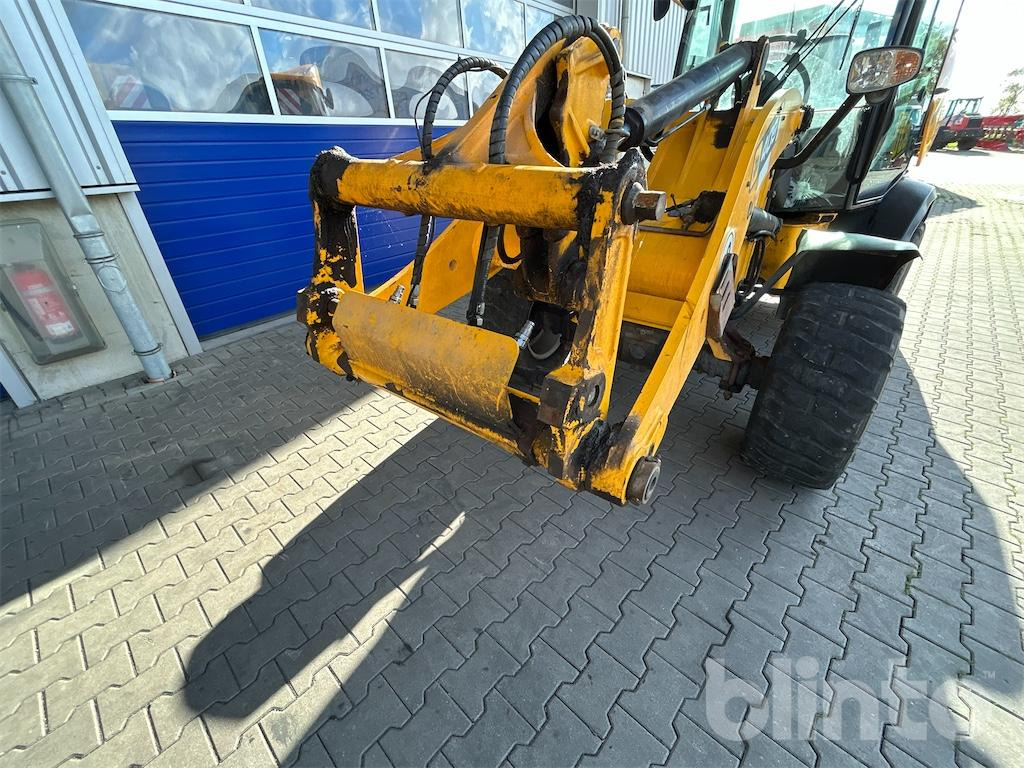 Chargeuse sur pneus JCB 409 (2010)