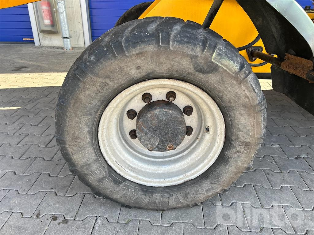 Chargeuse sur pneus JCB 409 (2010)