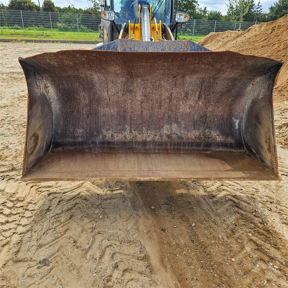 Chargeuse sur pneus JCB 409 AG T4