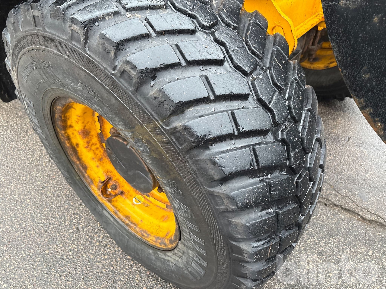 Chargeuse sur pneus JCB 409 T4