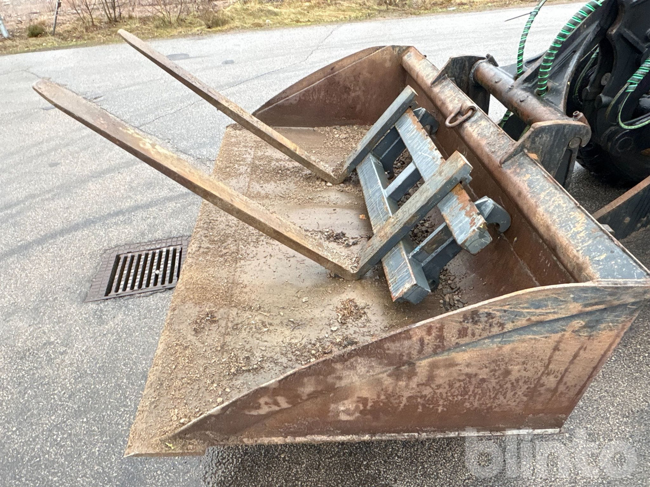 Chargeuse sur pneus JCB 409 T4