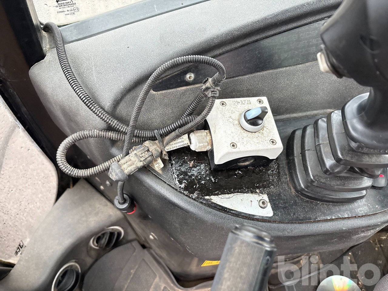 Chargeuse sur pneus JCB 409 T4