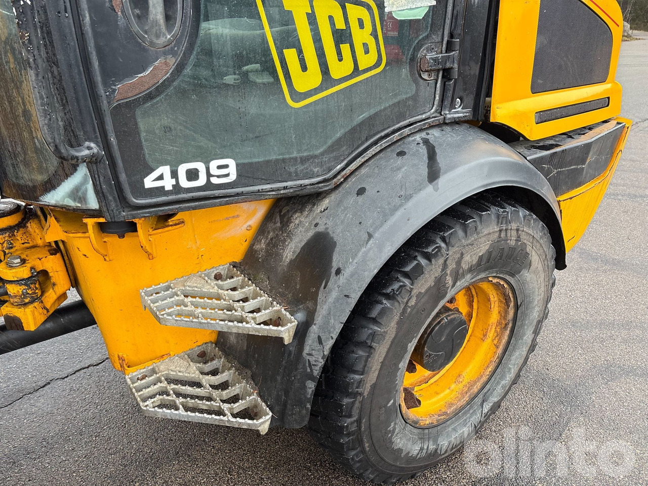 Chargeuse sur pneus JCB 409 T4